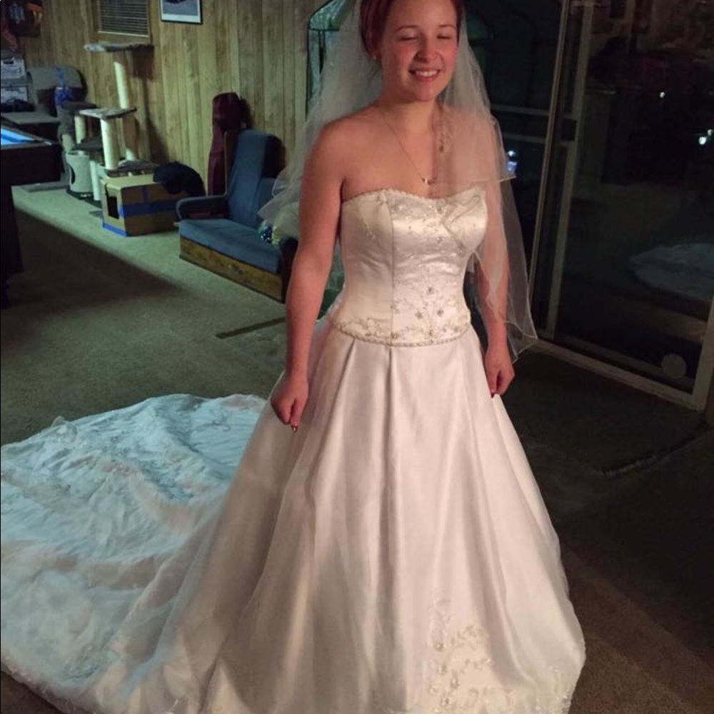 Never worn Wedding dress